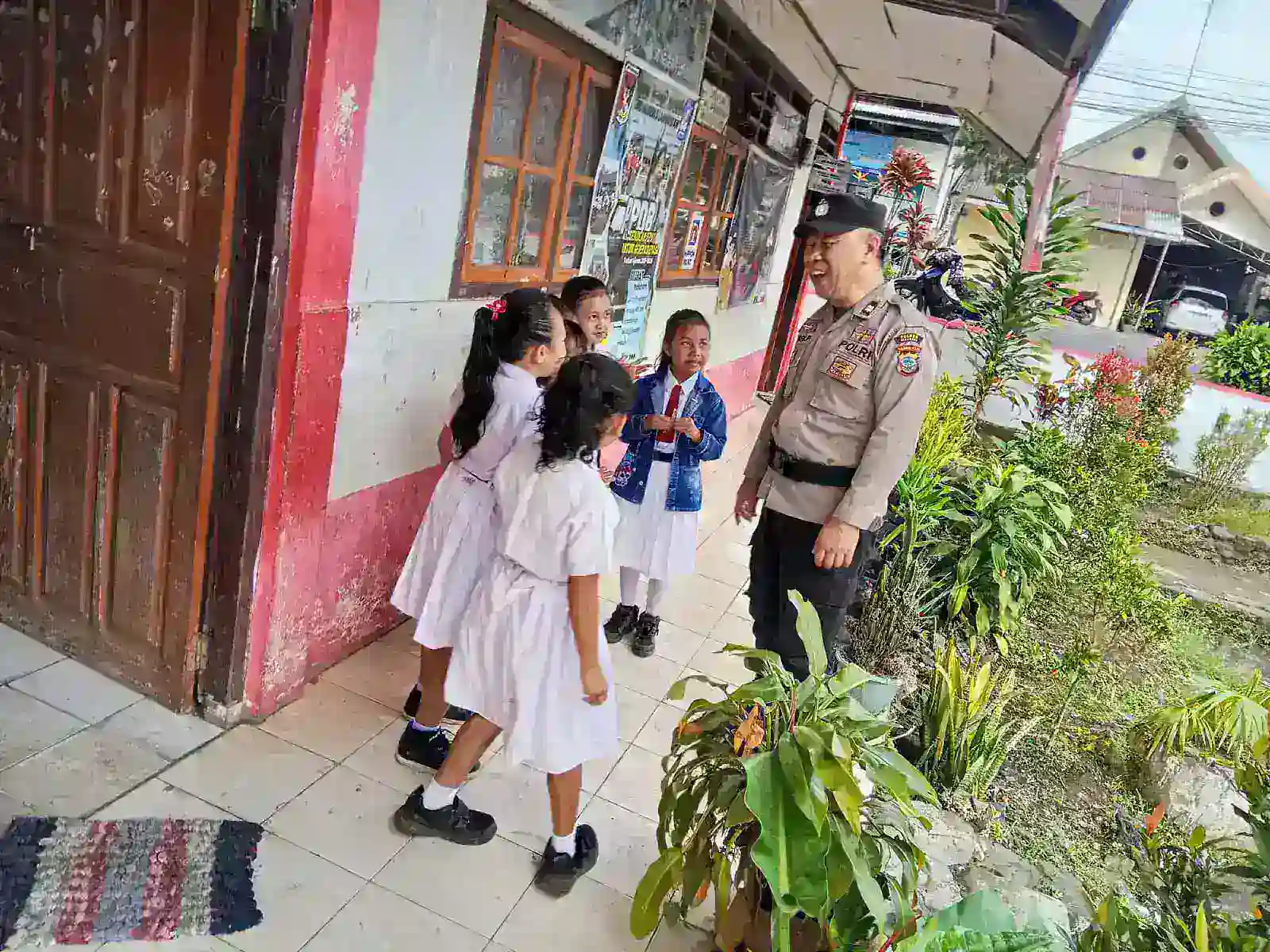 Polisi Hadir di Tengah Masyarakat: Edukasi Sejak Dini, Tertib di Jalan, Aman di Ruang Publik